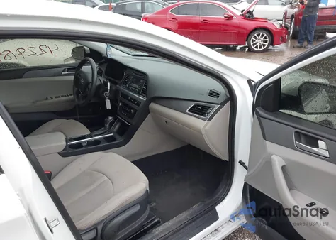 2017 Hyundai Sonata z USA, uszkodzony, nr VIN 5NPE24AF3HH469432